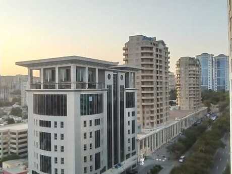 Satılır 4 otaqlı yeni tikili 220 m², 28 May m.