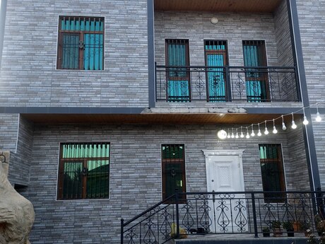 6 otaqlı həyət evi/bağ evi - Köhnə Günəşli q. - 200 m²
