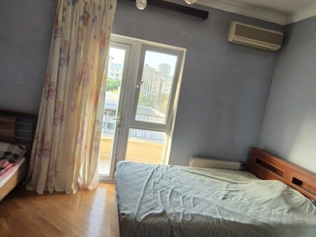 4 otaqlı mənzil, 200 m², 28 May: 520 000 ₼ 4