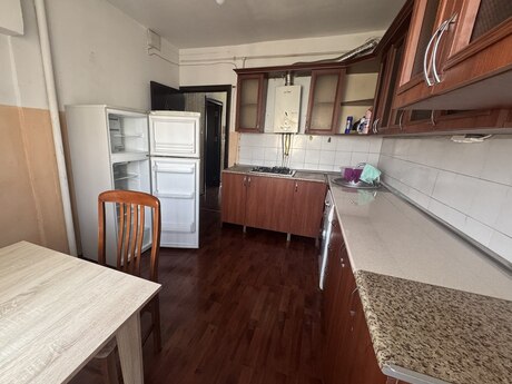 Yasamalda 2 otaqlı köhnə tikili mənzil kirayə verilir, 58 m², 700 AZN/ay, şəkil 5 / 9