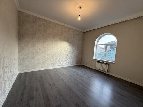 6 otaqlı həyət evi/bağ evi - Yeni Ramana q. - 200 m²