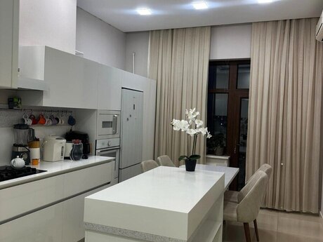 4 otaqlı yeni tikili - Nizami m. - 200 m²