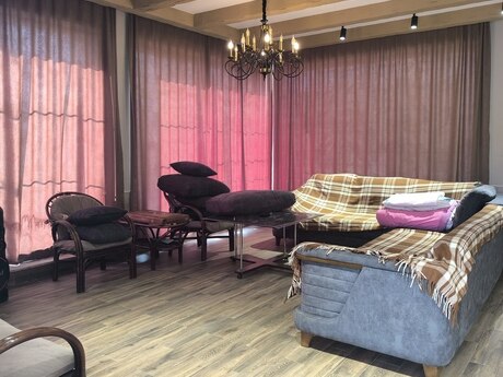 7 otaqlı həyət evi/bağ evi - Novxanı q. - 400 m²