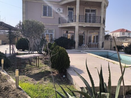 7 otaqlı həyət evi/bağ evi - Novxanı q. - 400 m²