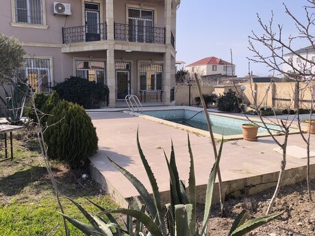 7 otaqlı həyət evi/bağ evi - Novxanı q. - 400 m²