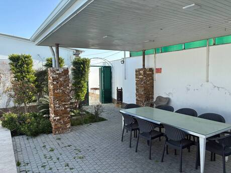 4 otaqlı həyət evi/bağ evi - Türkan q. - 320 m²