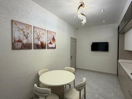 4 otaqlı yeni tikili - 8 Noyabr m. - 145 m²