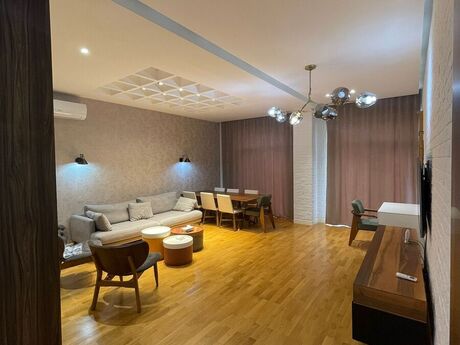 4 otaqlı yeni tikili - Ağ şəhər q. - 140 m²