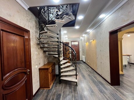 4 otaqlı həyət evi/bağ evi - Türkan q. - 200 m²