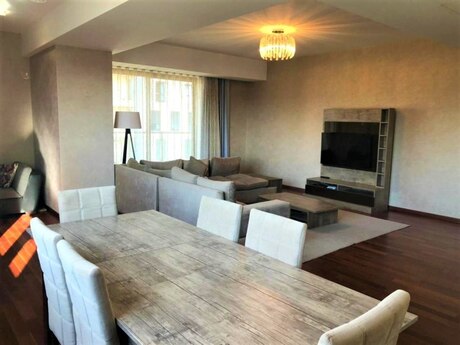 4 otaqlı yeni tikili - Səbail r. - 200 m²