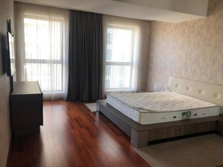 4 otaqlı yeni tikili - Səbail r. - 200 m²