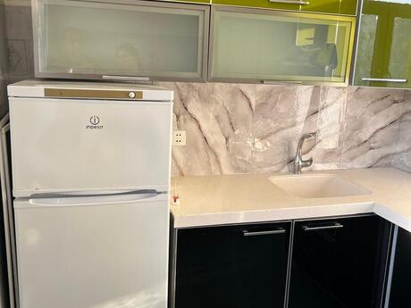 2 otaqlı köhnə tikili - Elmlər Akademiyası m. - 55 m²