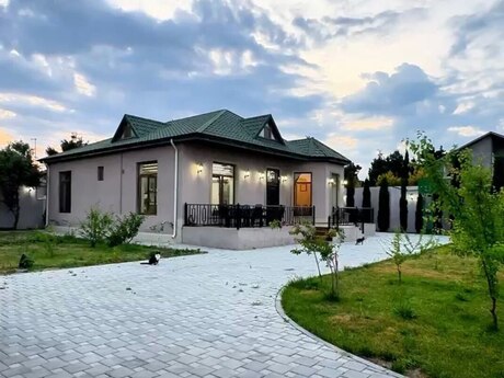 Satılır 4 otaqlı həyət evi/bağ evi 130 m², Mərdəkan q.