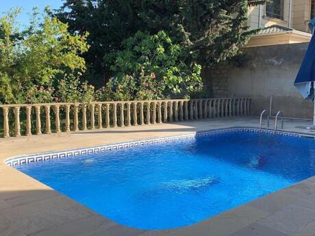 8 otaqlı həyət evi/bağ evi - Novxanı q. - 700 m²