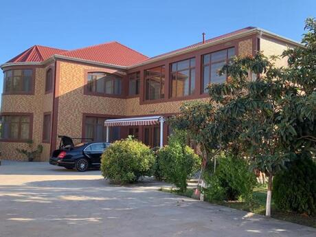 8 otaqlı həyət evi/bağ evi - Novxanı q. - 700 m²