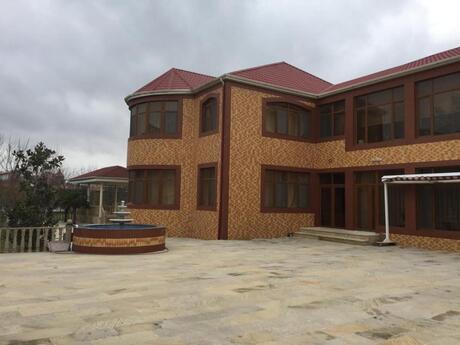 8 otaqlı həyət evi/bağ evi - Novxanı q. - 700 m²