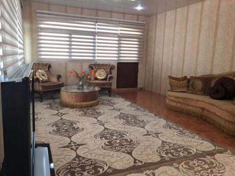 9 otaqlı həyət evi/bağ evi - Novxanı q. - 700 m²