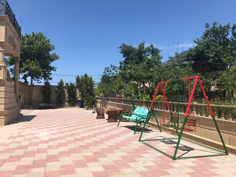 9 otaqlı həyət evi/bağ evi - Novxanı q. - 700 m²