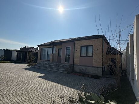 5 otaqlı həyət evi/bağ evi - Novxanı q. - 350 m²