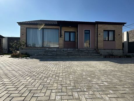 5 otaqlı həyət evi/bağ evi - Novxanı q. - 350 m²