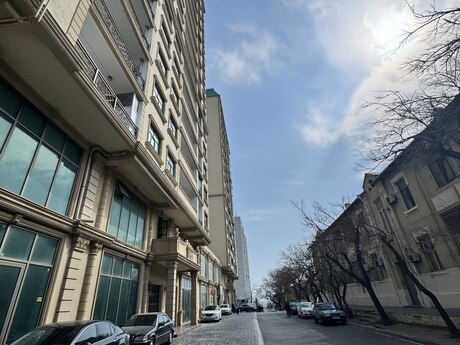 4 otaqlı yeni tikili - Bayıl q. - 178 m²