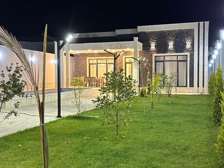 4 otaqlı həyət evi/bağ evi - Şüvəlan q. - 240 m²