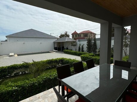 4 otaqlı həyət evi/bağ evi - Şüvəlan q. - 200 m²