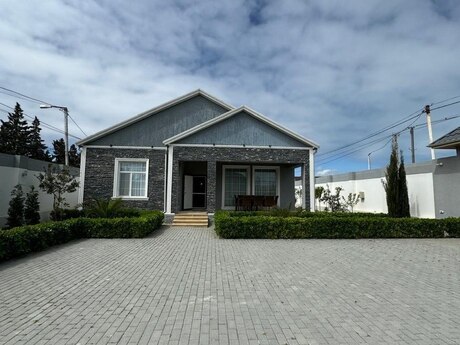 4 otaqlı həyət evi/bağ evi - Şüvəlan q. - 200 m²