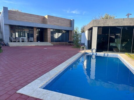 4 otaqlı həyət evi/bağ evi - Şüvəlan q. - 220 m²