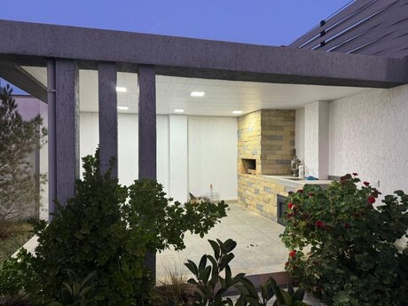4 otaqlı həyət evi/bağ evi - Şüvəlan q. - 240 m²