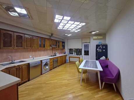 4 otaqlı yeni tikili - 28 May m. - 190 m²