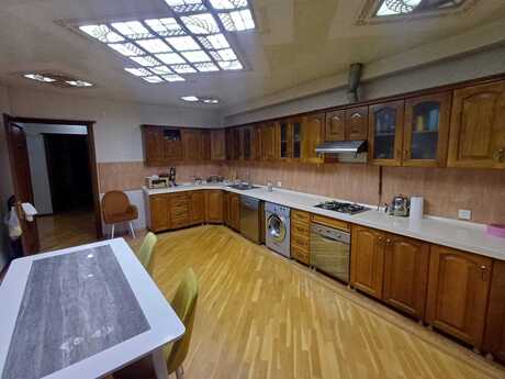 4 otaqlı yeni tikili - 28 May m. - 190 m²