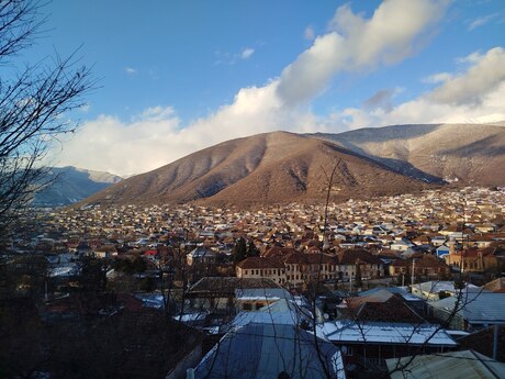 Satılır 5 otaqlı həyət evi/bağ evi 600 m², Şəki