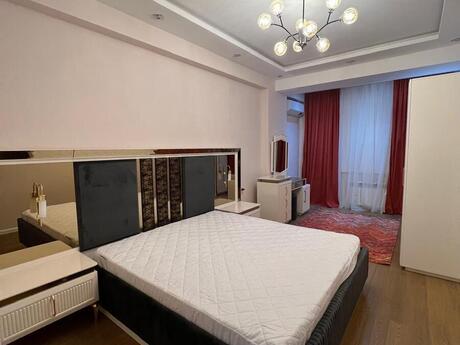 3 otaqlı yeni tikili - İnşaatçılar m. - 135 m²