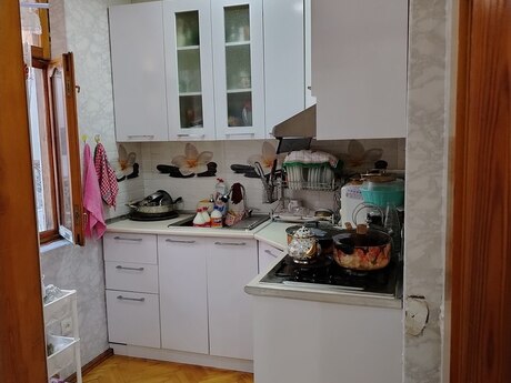 Satlr 2 otaql khn tikili 47 m, Azadlq Prospekti m.
