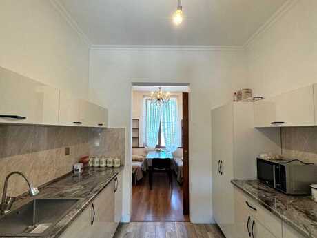 9 otaqlı həyət evi/bağ evi - Xocəsən q. - 220 m²