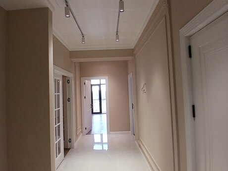 Satlr 3 otaql yeni tikili 108 m, Qarauxur q.