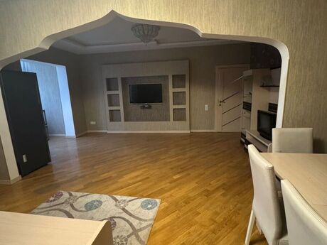 5 otaqlı köhnə tikili - Yeni Günəşli q. - 120 m²