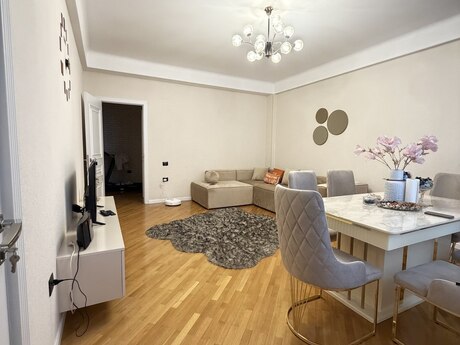 Satılır 2 otaqlı yeni tikili 77 m², Memar Əcəmi m.