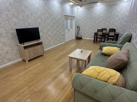 Satılır 2 otaqlı yeni tikili 98 m², 8 Noyabr m.