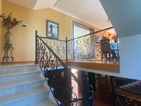 Satılır 6 otaqlı həyət evi/bağ evi 600 m², Badamdar q.