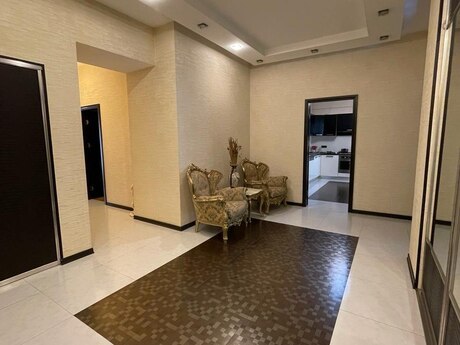 Satılır 4 otaqlı yeni tikili 180 m², 28 May m.