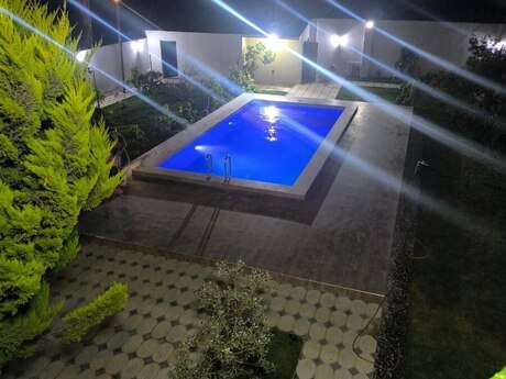 5 otaqlı həyət evi/bağ evi - Novxanı q. - 210 m²