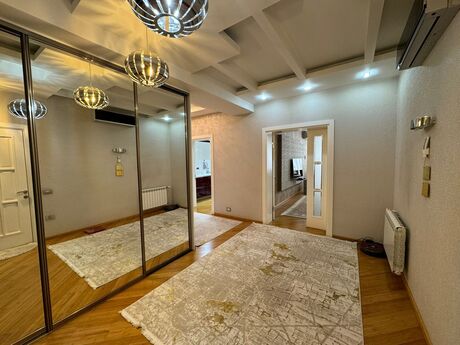 4 otaqlı yeni tikili - 8 Noyabr m. - 188 m²