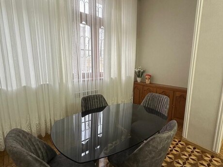 3 otaqlı köhnə tikili - İçəri Şəhər m. - 80 m²