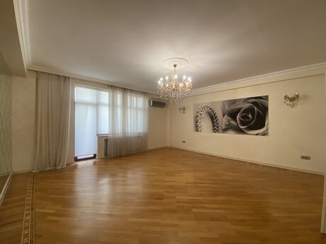 4 otaqlı yeni tikili - Nəsimi r. - 210 m²