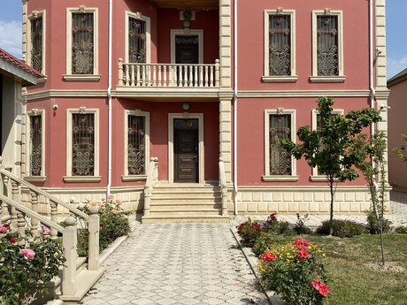 Satılır 6 otaqlı həyət evi/bağ evi 450 m², Saray q.