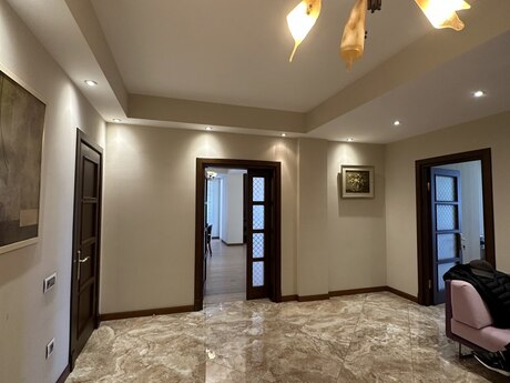 3 otaqlı yeni tikili - 28 May m. - 189 m²