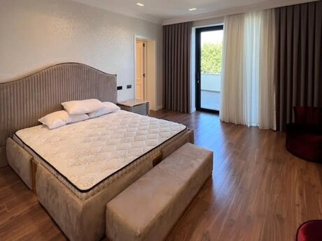 House with Garden, Villa For Rent