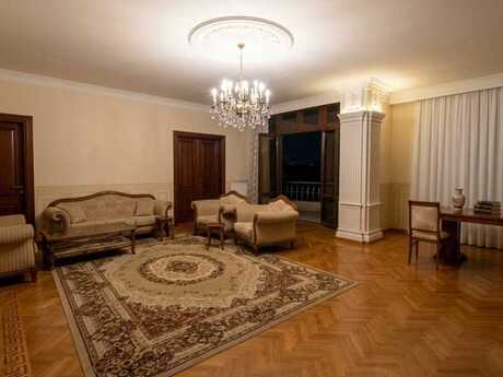 Объявление №5971177 - Баку, м. Гянджлик, 4-комн., 200 м², 5/15 этаж